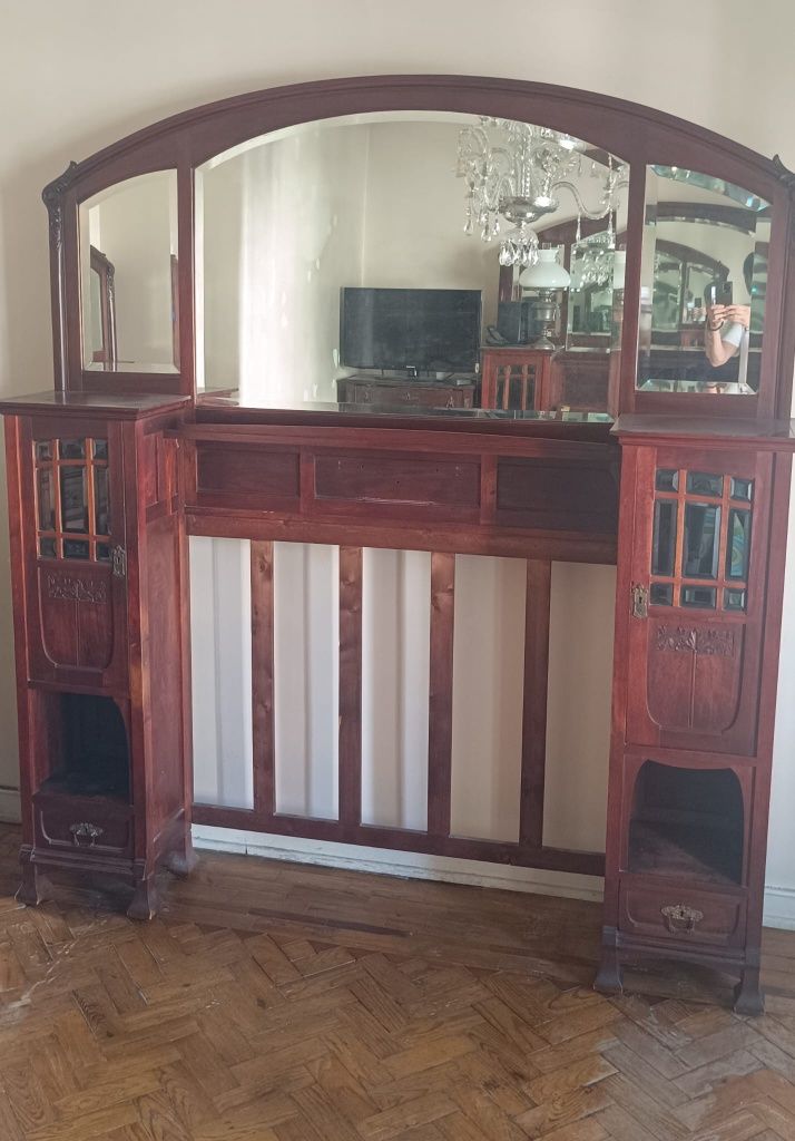 Móvel de sala com espelho