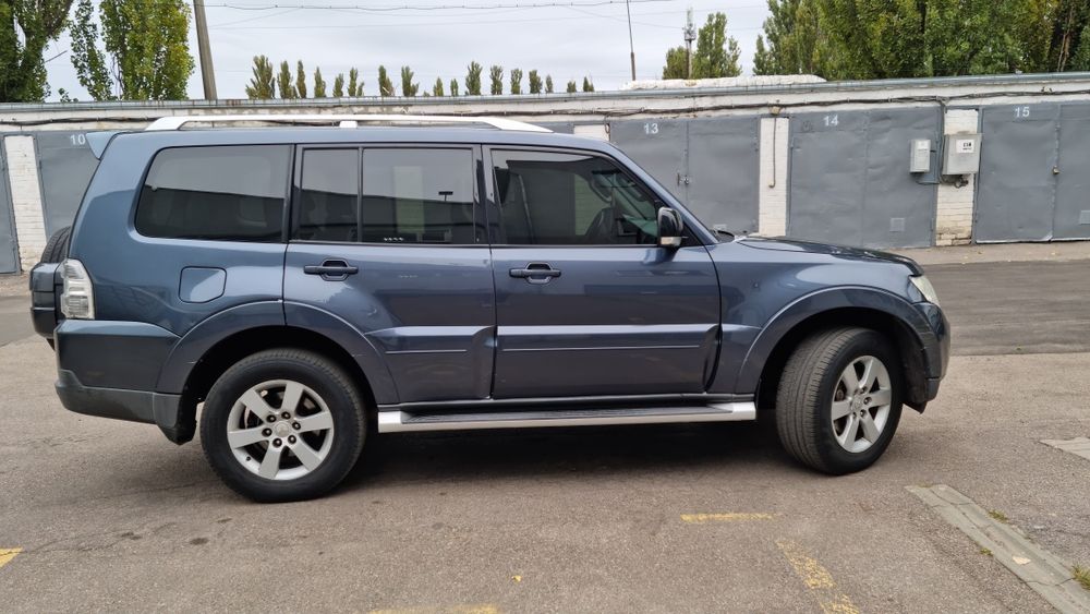 Mitsubishi Pajero Wagon 4