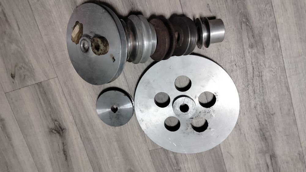 Втулки шківа на двигуни