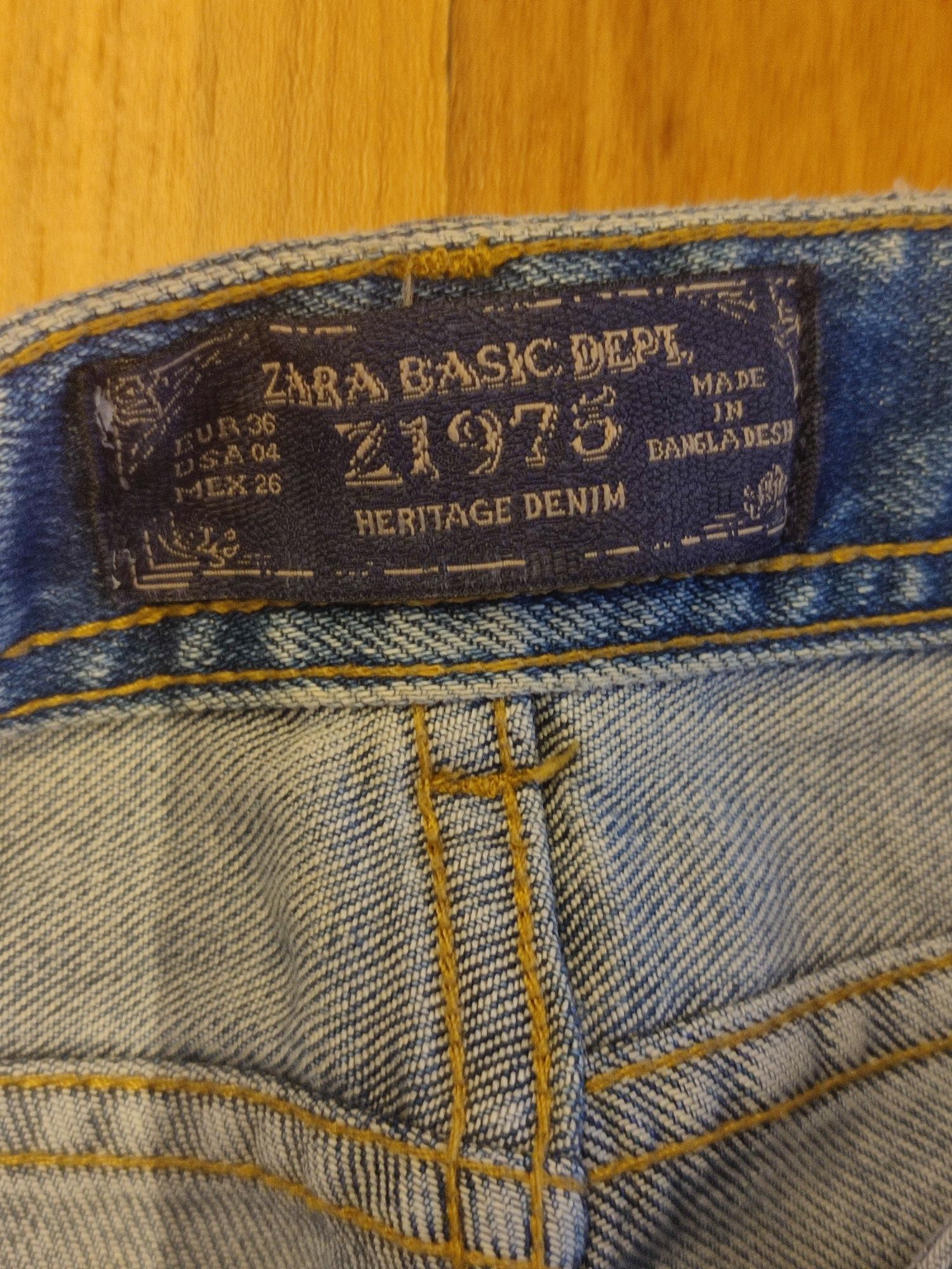 Calças de ganga Zara com rasgões