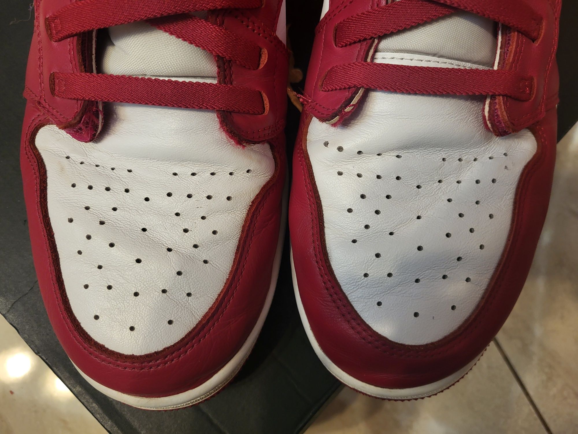 Jordan 1 High FlyEase White Cardinal Red rozmiar 48,5