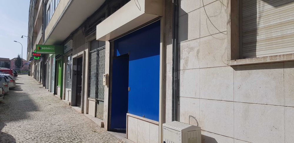 Loja em Benfica - Loja de rua com água e luz