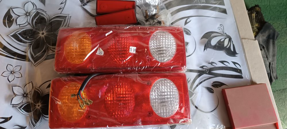 Продам задние фонари, стопы 3 секции 12-24V для грузовика, прицепа, ун