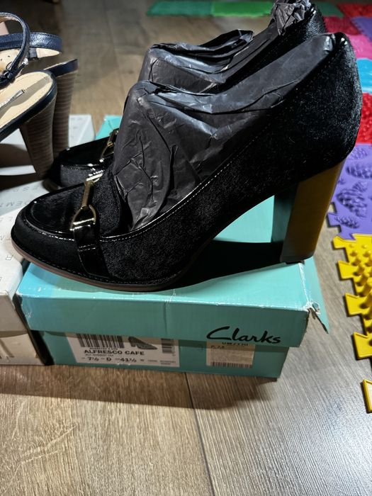 Взуття босоніжки Geox, туфлі Clarks 41 розміру