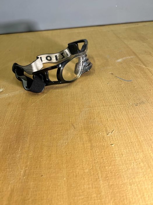 Okulary sportowe STOLZ z etui – oprawki do wymiany szkieł