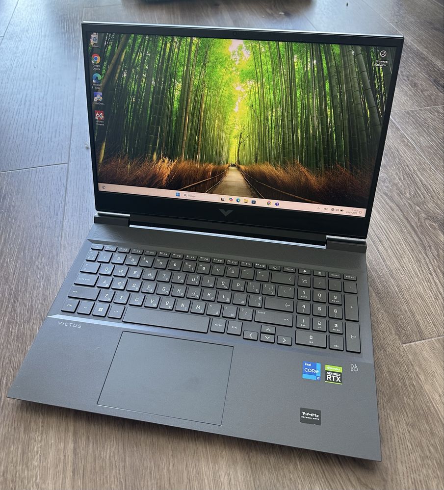 HP Victus 16 ( i7 12700h 3050ti 16 gb DDR5 )