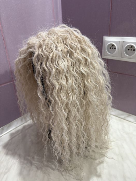 Peruka ręcznie robiona