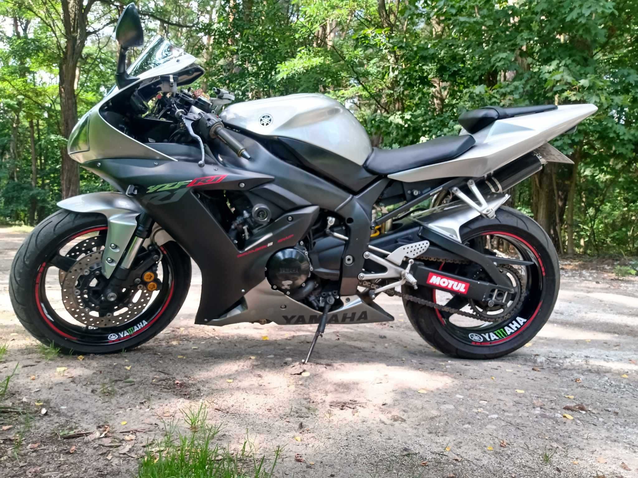 Motor Yamaha R 1