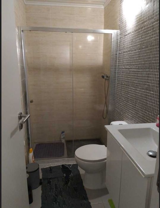 quarto individual no Feijó – 345€/mês (com cozinha e wc equipadas)