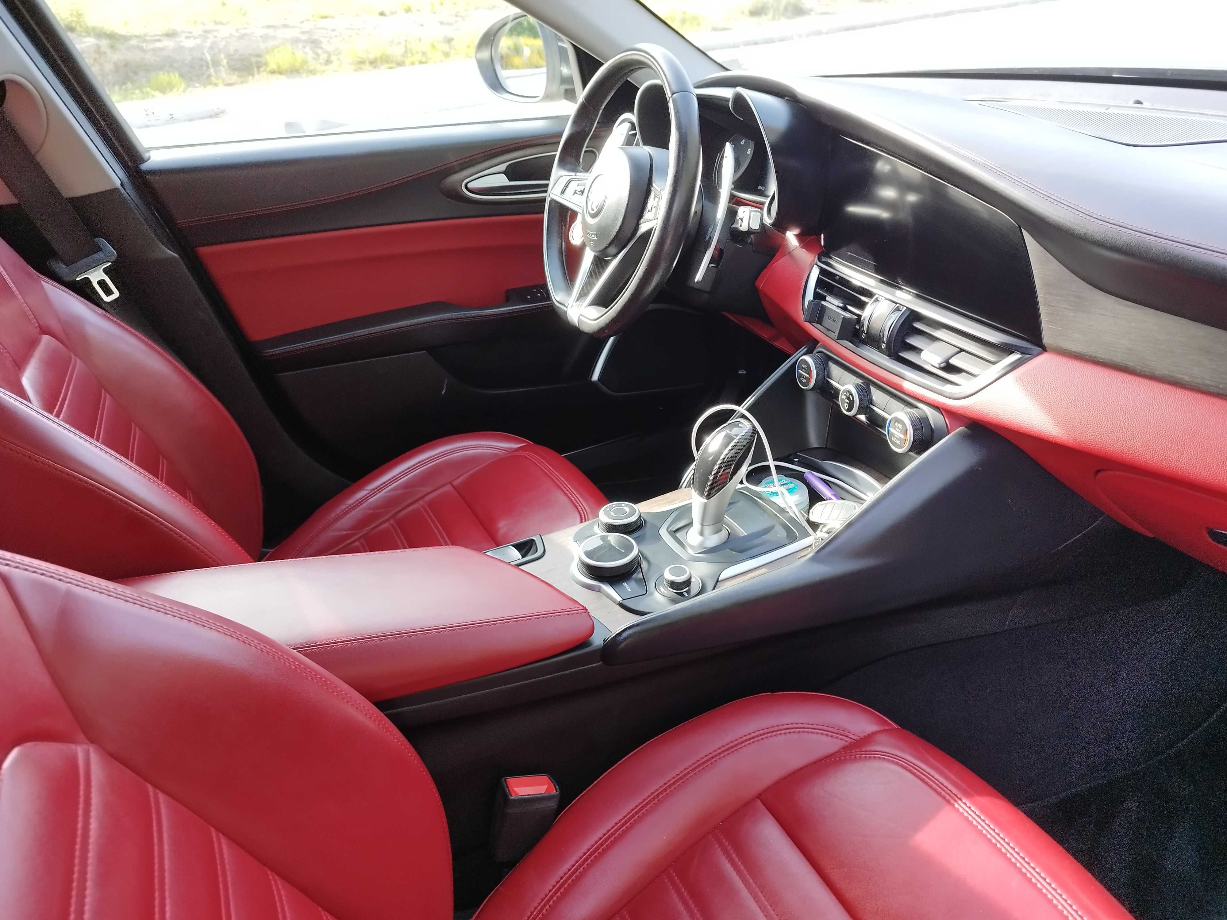 Alfa Romeo Giulia 2.2 JTD 180CV versão LUSSO (versão topo de gama) AT8