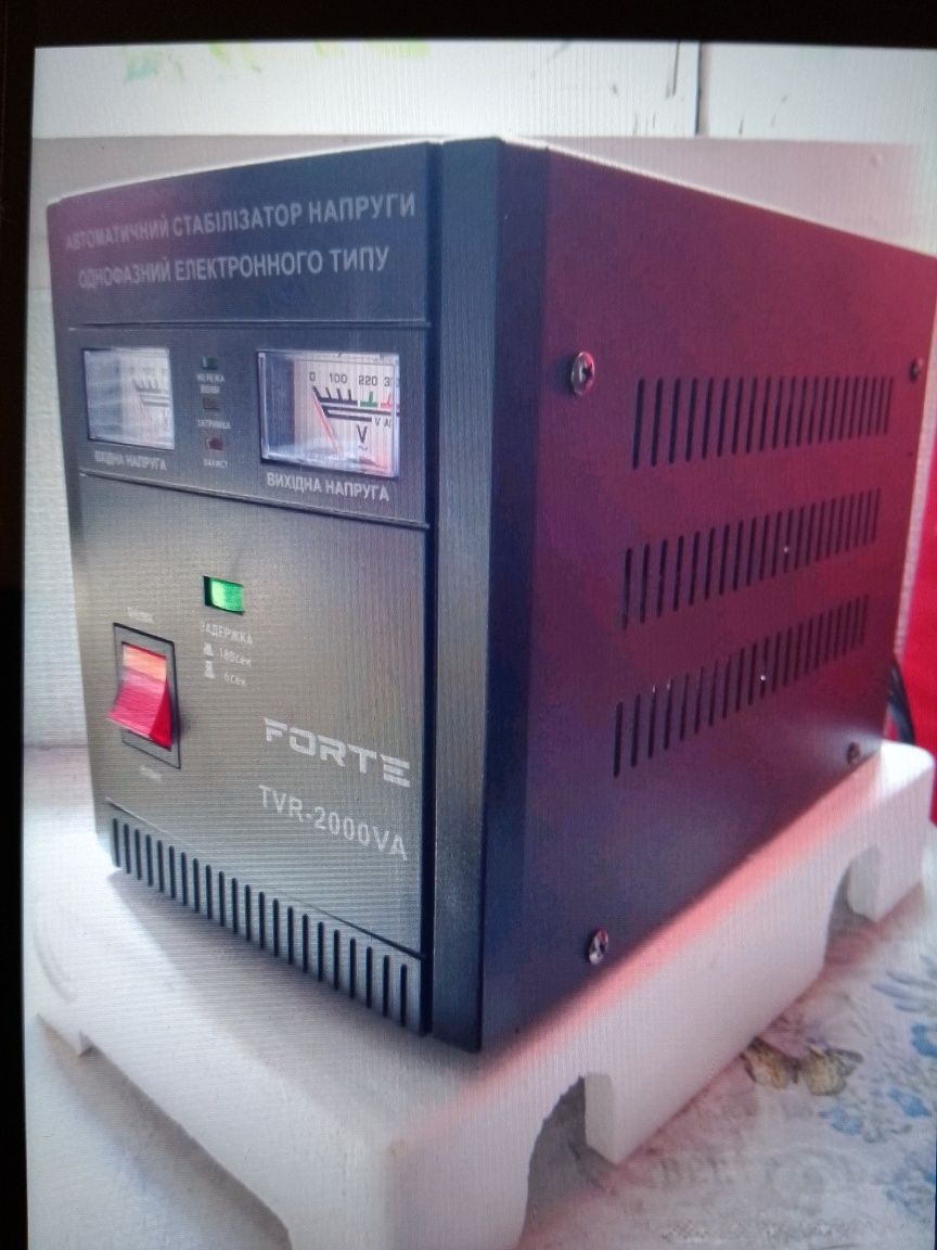Стабілізатор напруги FORTE TVR 2000VA