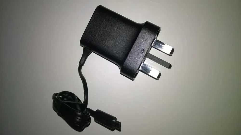 Carregador de telemóvel, marca Microsoft.
Para fichas inglesas
