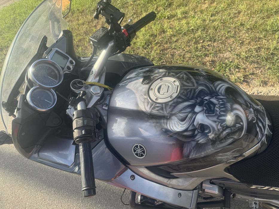 YAMAHA  FJR 1300..