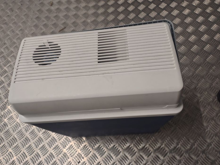 Geladeira elétrica/ cooler 12v,  21 L

Geleira Elétrica