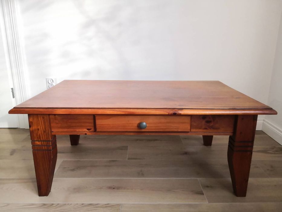 Drewniany stolik kawowy