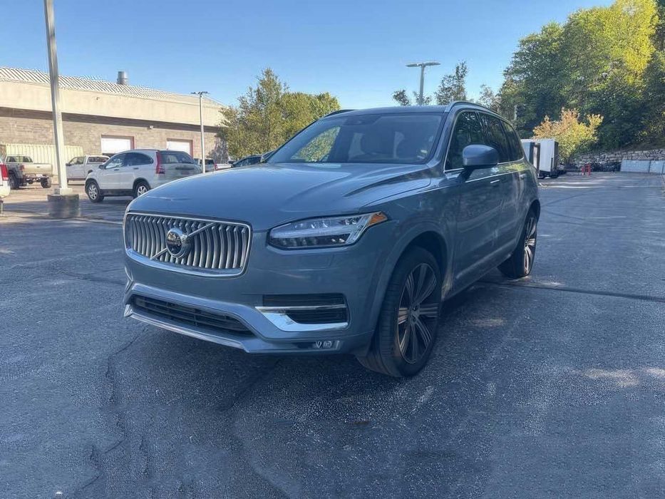 Volvo XC90      2020
