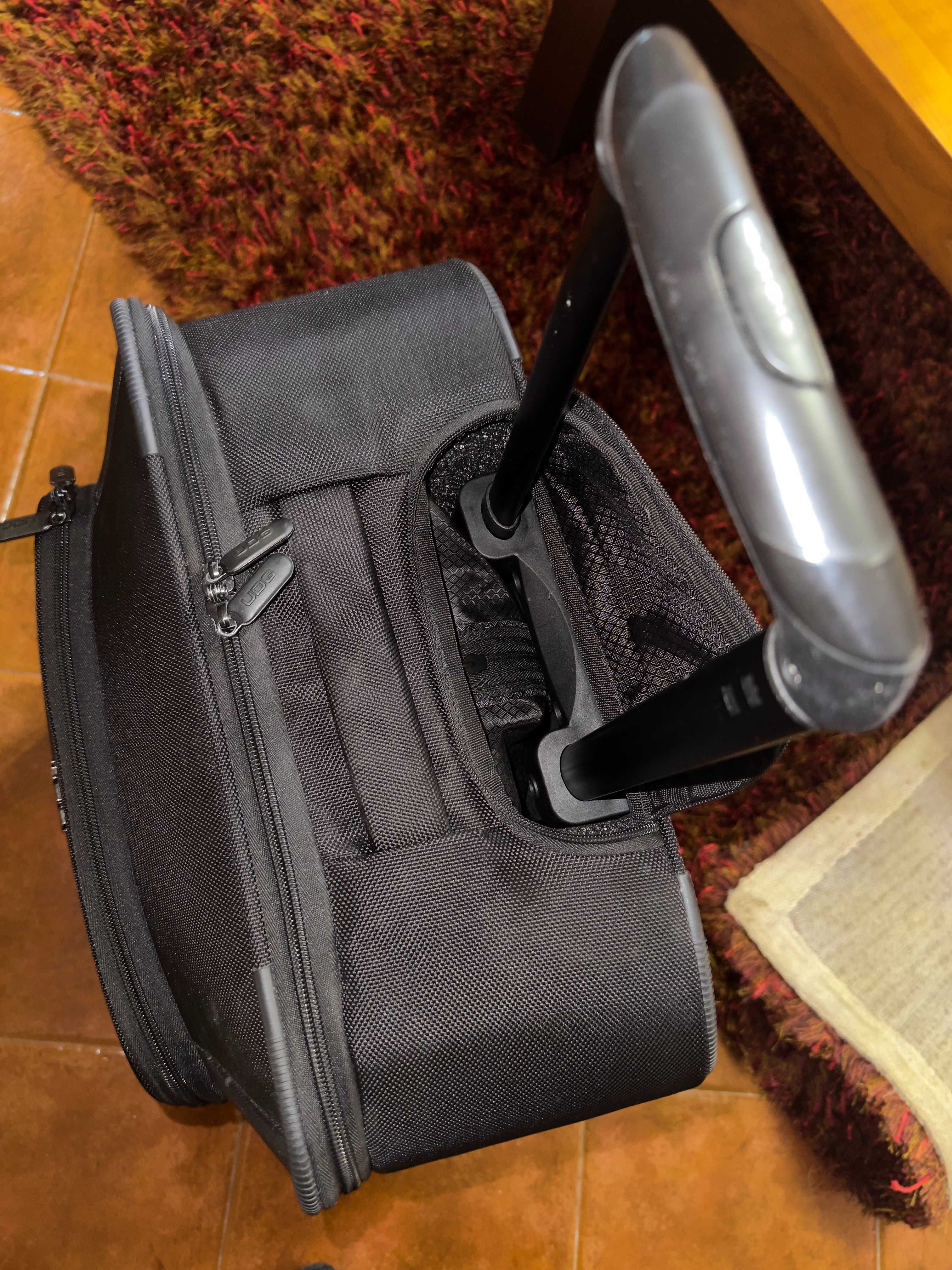 Mala UDG DJ transporte de Controladoras + PC, com estojo para cabos