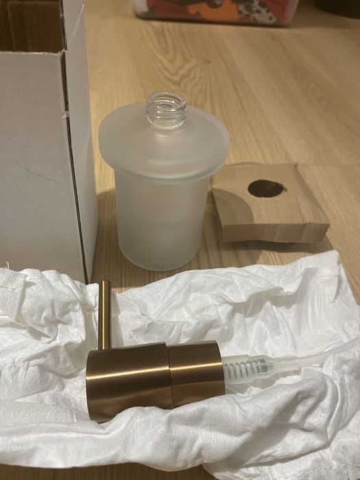 Dozownik do mydła Grohe Essentials Brushed Warm Sunset