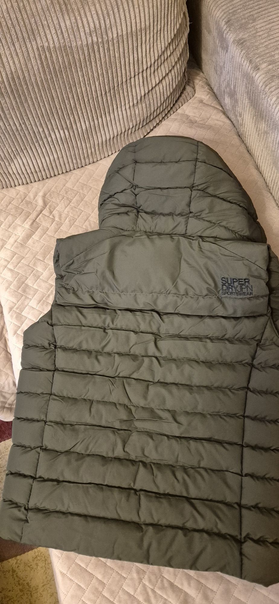 Nowa z metkami kamizelka Superdry