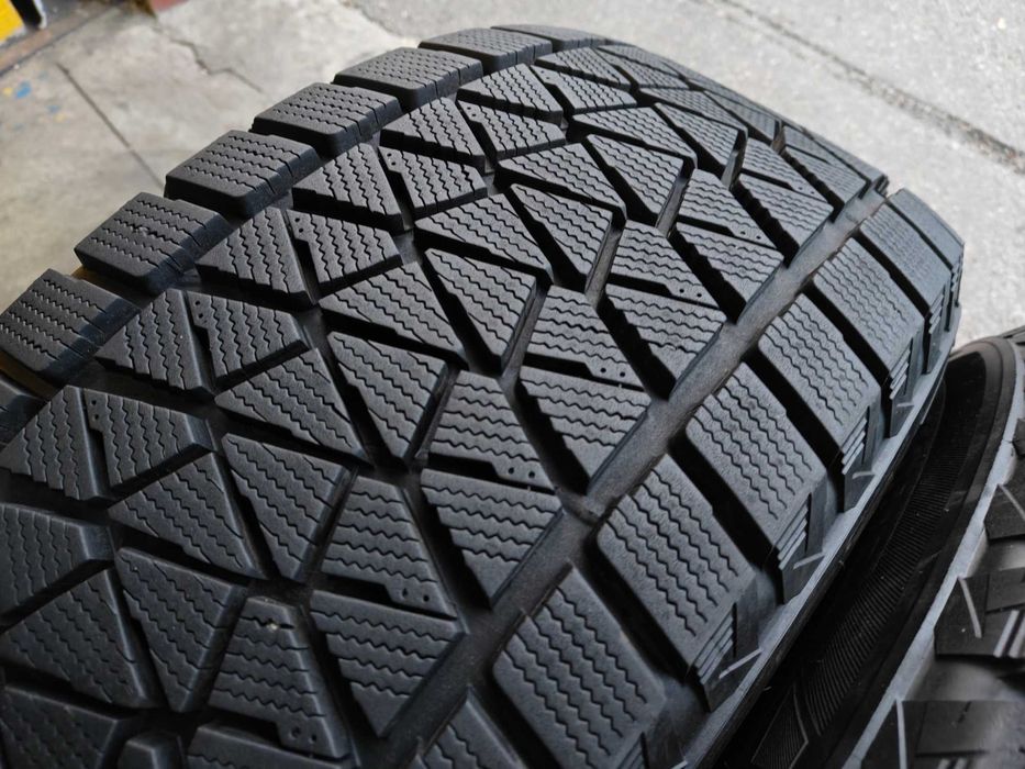 R18 285 60 шини зимові Bridgestone Blizzak DM-V2 відмінний стан Японія