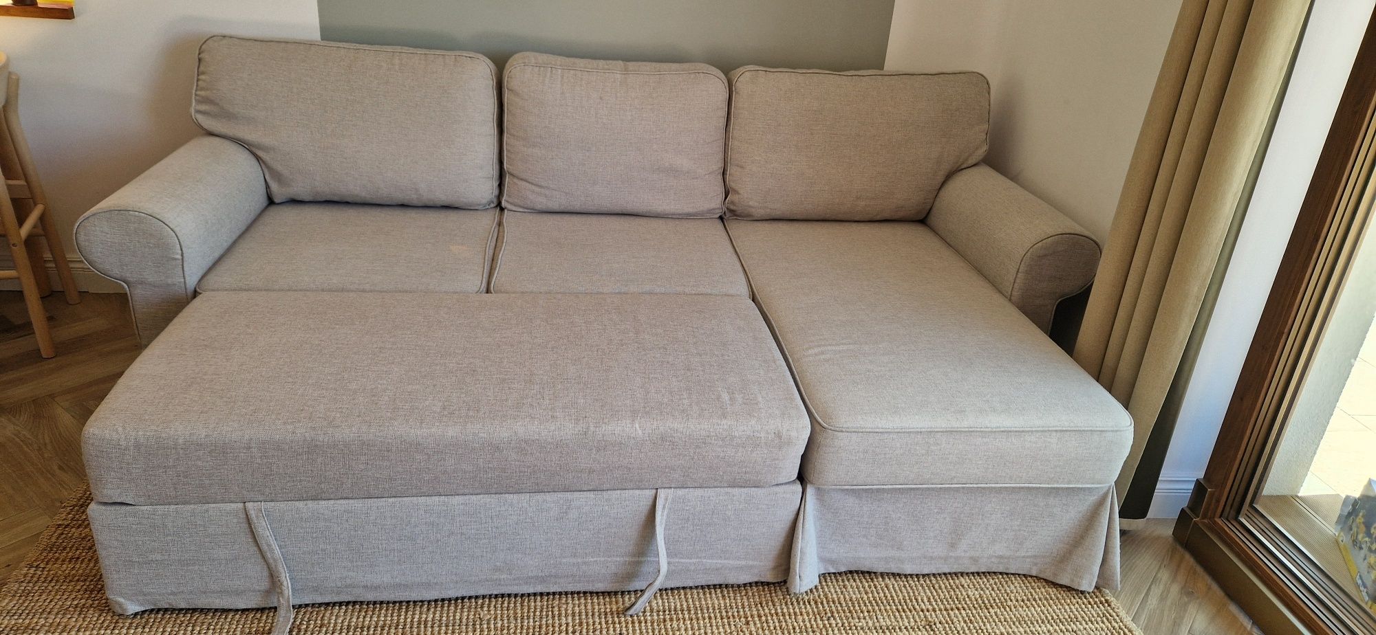 Evertsberg sofa narożna rozkładana  z pojemnikiem narożnik ikea kremow