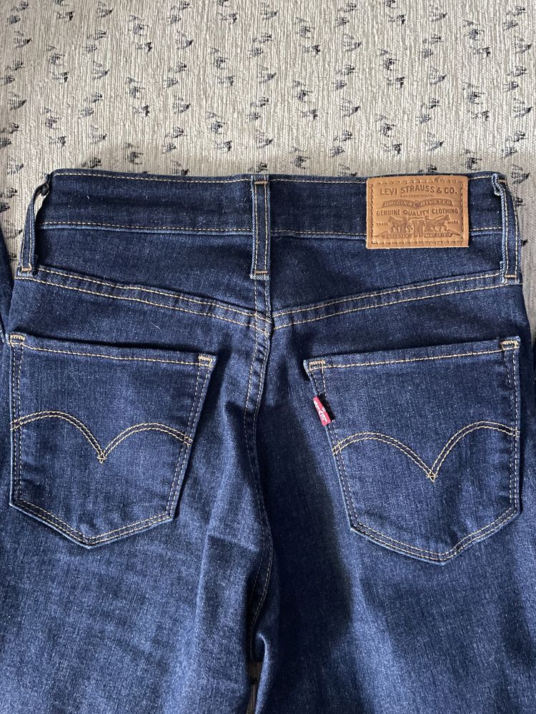 Джинси Levis super slim 720