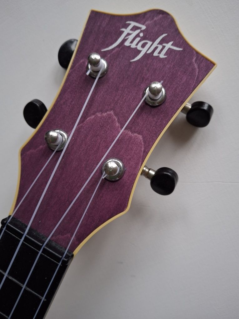 Ukulele Flight w kolorze śliwkowym, jak nowe
