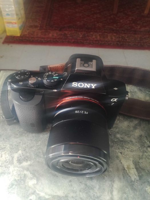 Câmera Sony Alpha 7 + lente 28/70 como nova