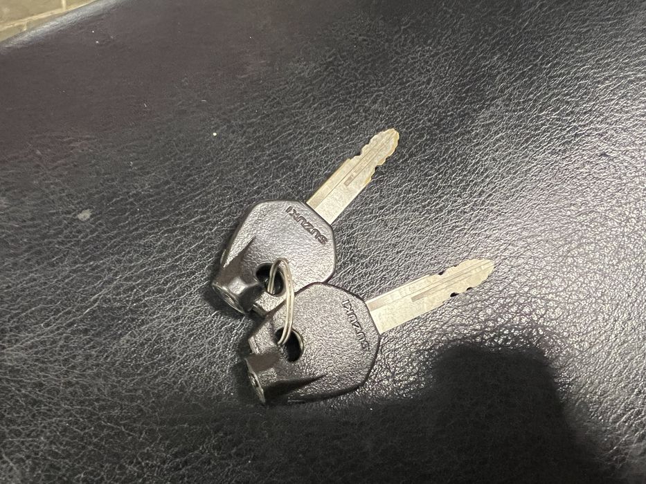 скутер suzuki стан дуже гарний без пробігу по украні з контейнеру