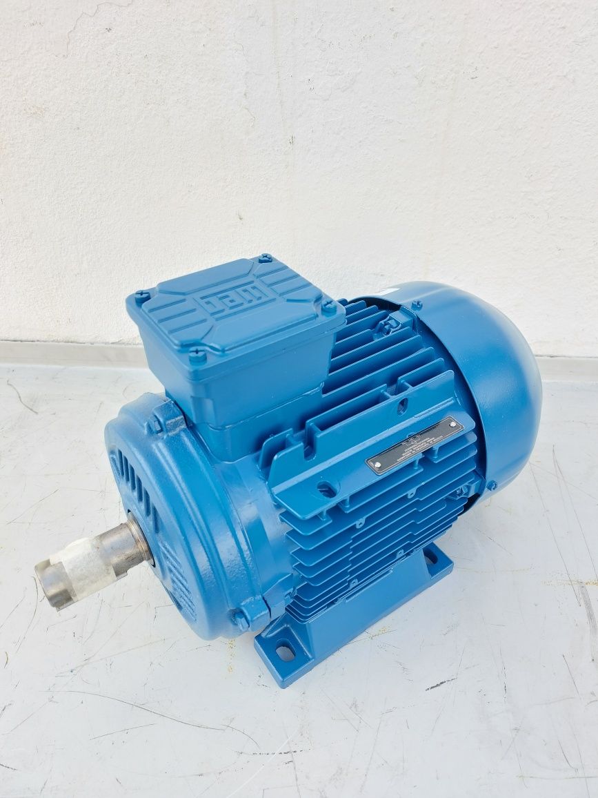 Motor Trifásico 3 e 4 cavalos Novo  Weg 1500 rpm