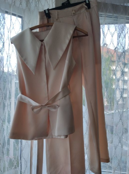 Брючний костюм  атлас