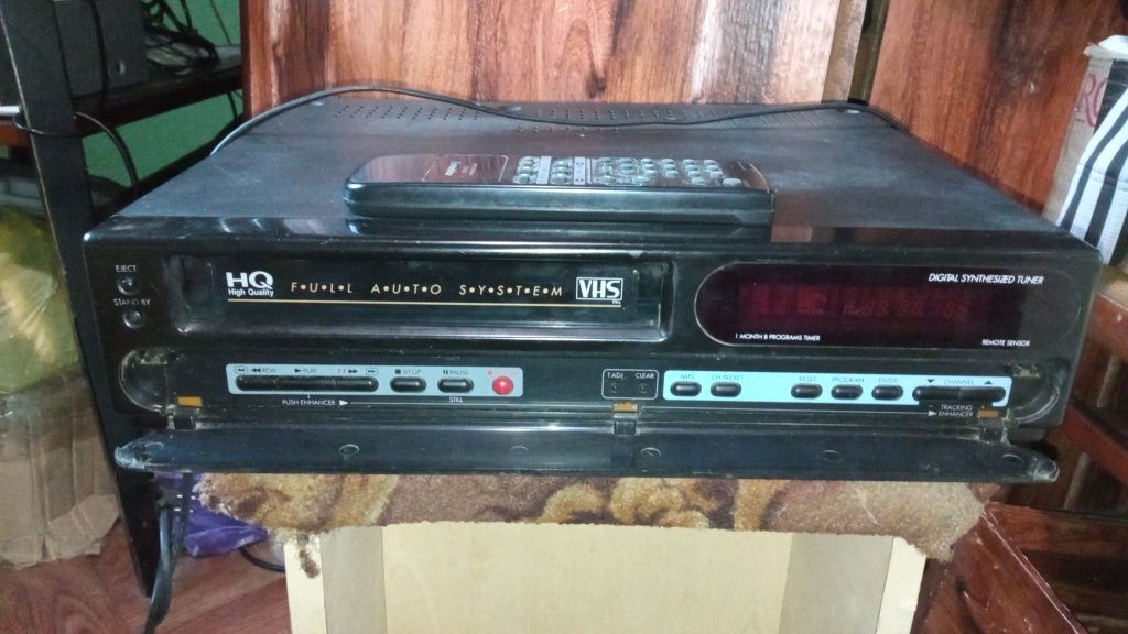 Видеомагнитофон Roadstar VCR-762 на запчасти