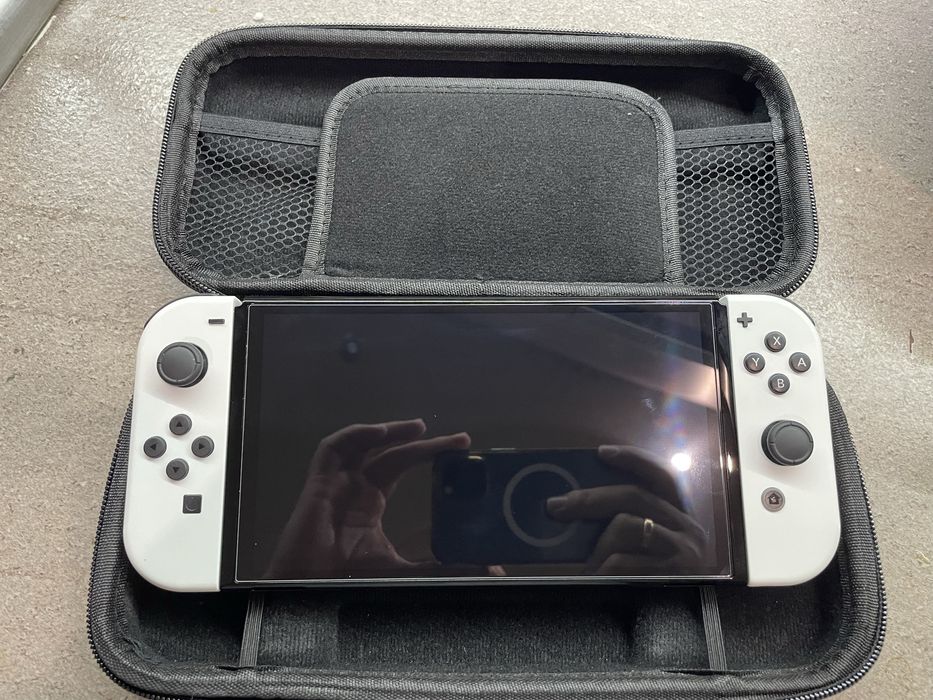 Nintendo switch oled white