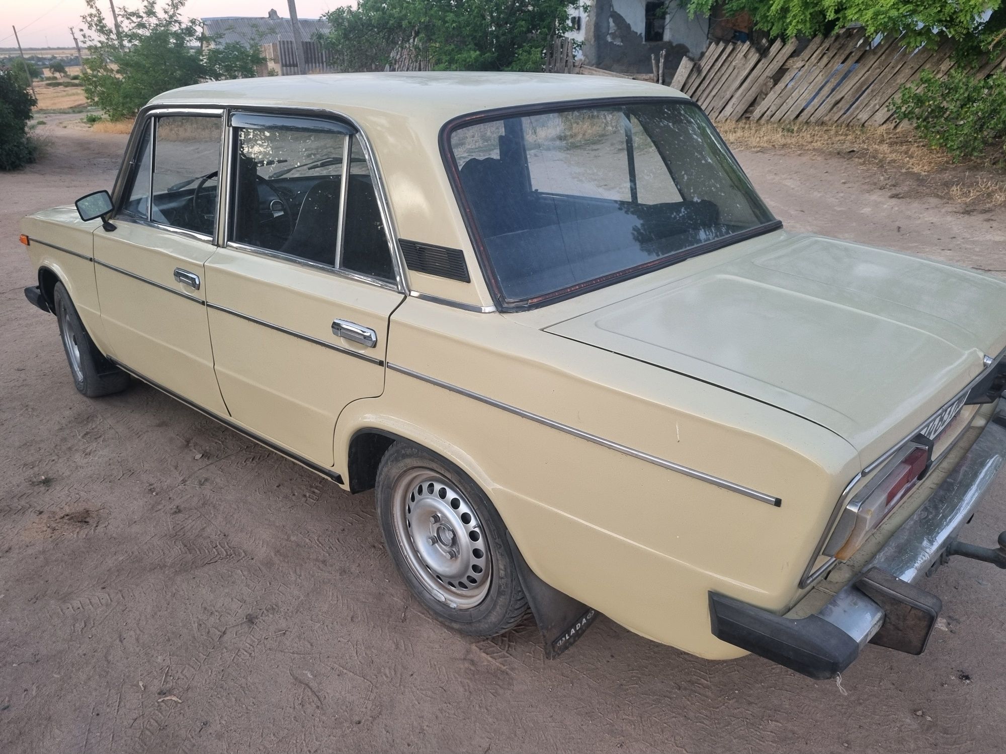 Авто 2106 отличное состояние