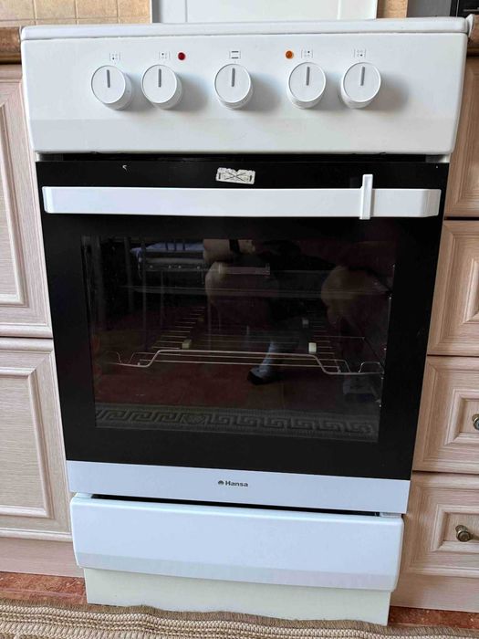 Продам электроплит Hansa с духовкой  б/у в хорошем состоянии.