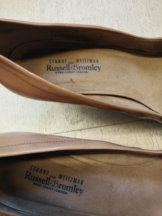 Pantofle Czółenka Stuabt Weitzman oryginalne skóra lakierowana r. 40