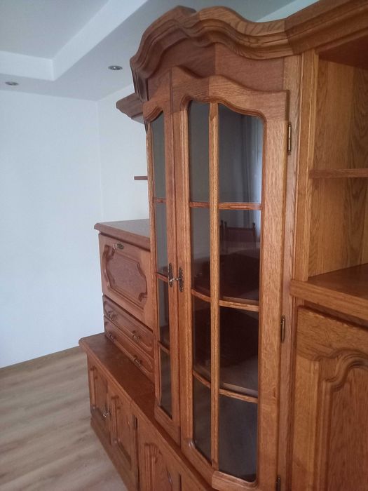 Witryna dębowa do salonu