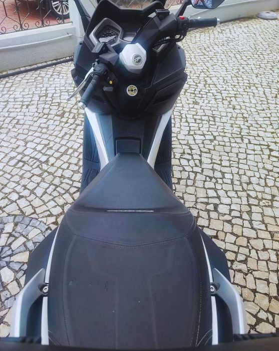 Cruisym 300 , revisão feita, pneus novos, top case