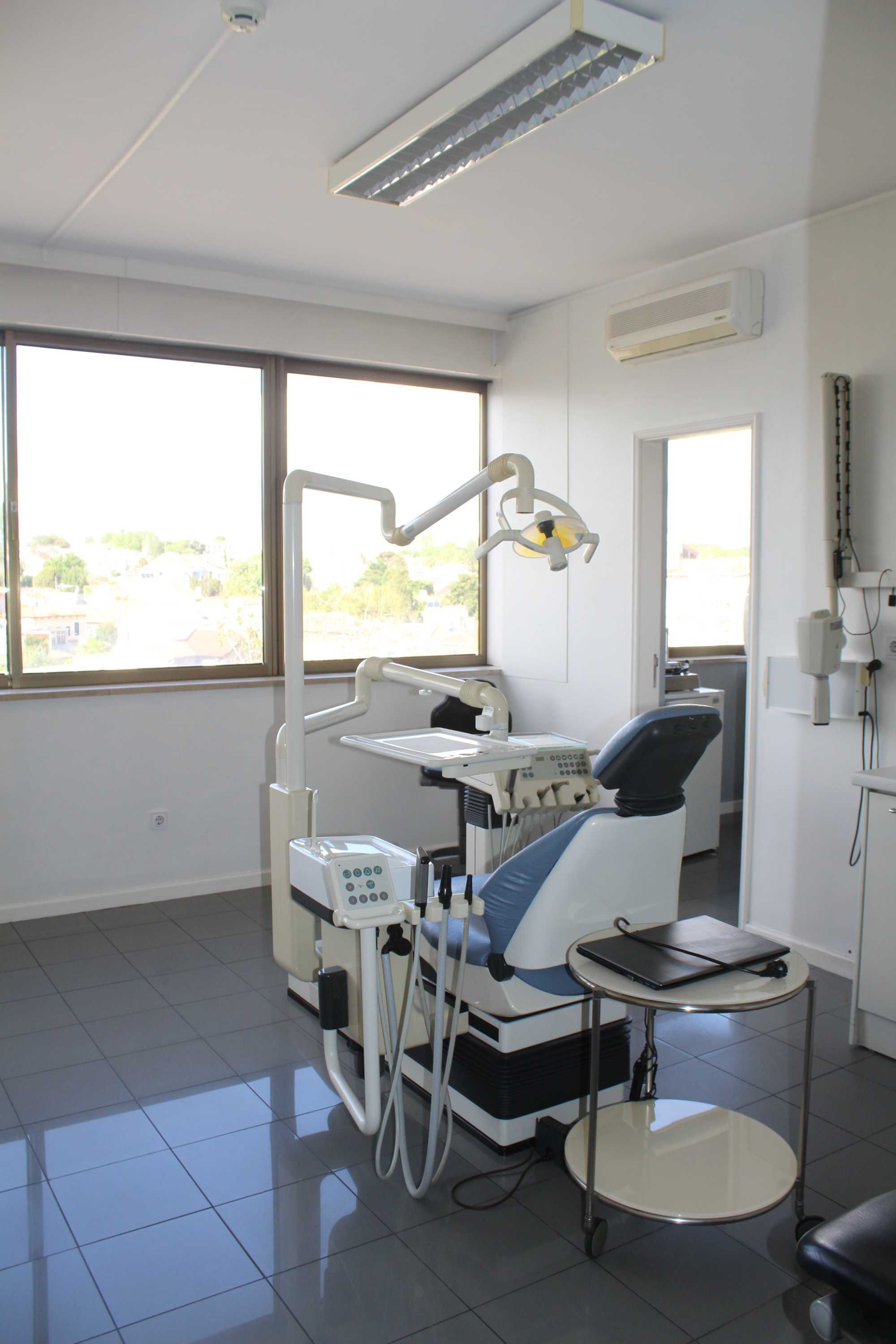 Arrenda-se/Alugo Clínica Dentária equipada na Av. da Boavista, Porto