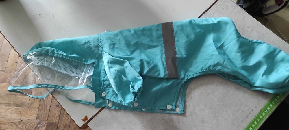 Kurtka przeciw deszczowa dla psa z kapturem