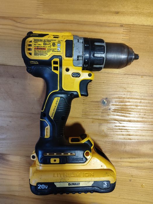 Продам  Dewalt DCD 791 + батарея 3Ah