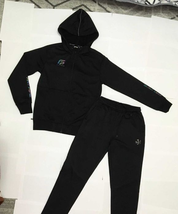 Плотний Спортивний костюм на хлопчика 150-160 см. Стан - як новий