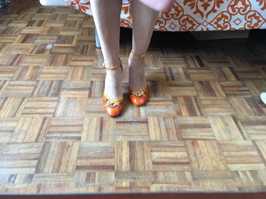 Sandálias laranja da Fluxá, em pele