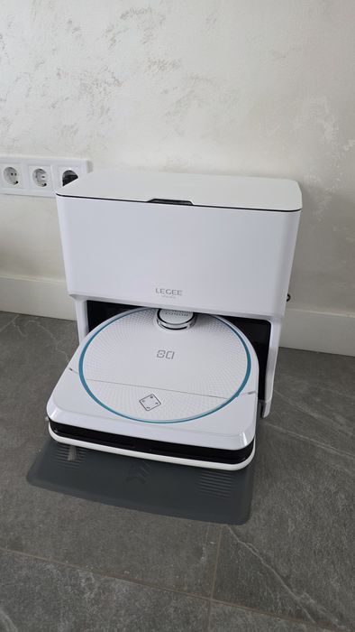 Моющий Робот пылесос Hobot Legee D8 со cтанцией LuLu