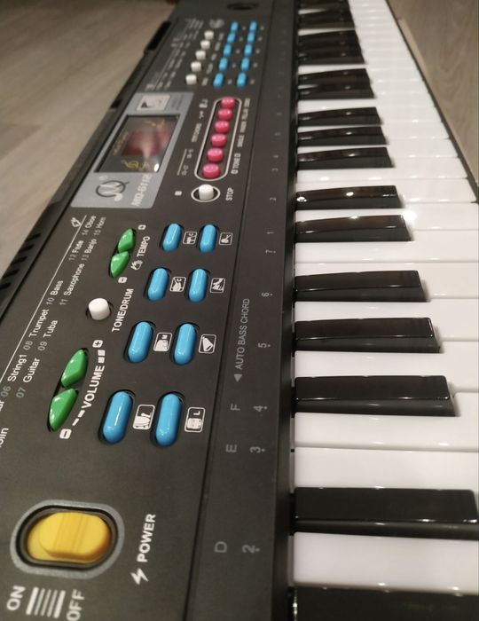 Синтезатор (новий) 61 клавиша для навчання