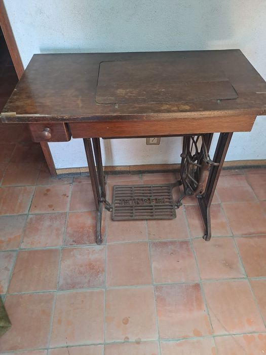 Máquina de Costura Singer n°15 antiga.