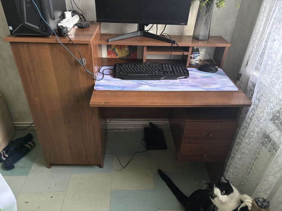 Стол письменный в отличном состоянии