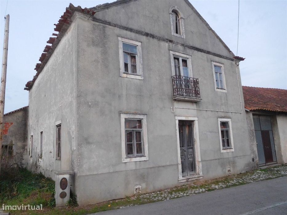 Quinta com Moradia T5 / Restaurar / Carvide / Leiria