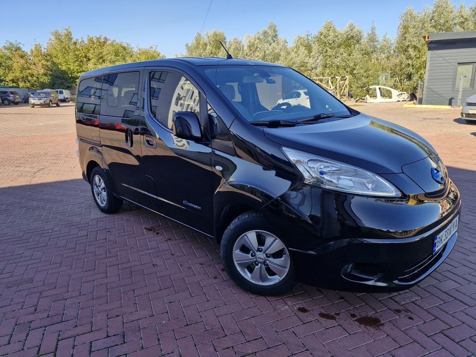 Продам Nissan env200