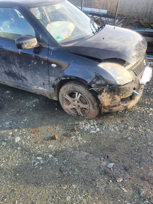 Suzuki Swift III 2006r. 1.3 benzyna 5drzwi kolor czarny na części